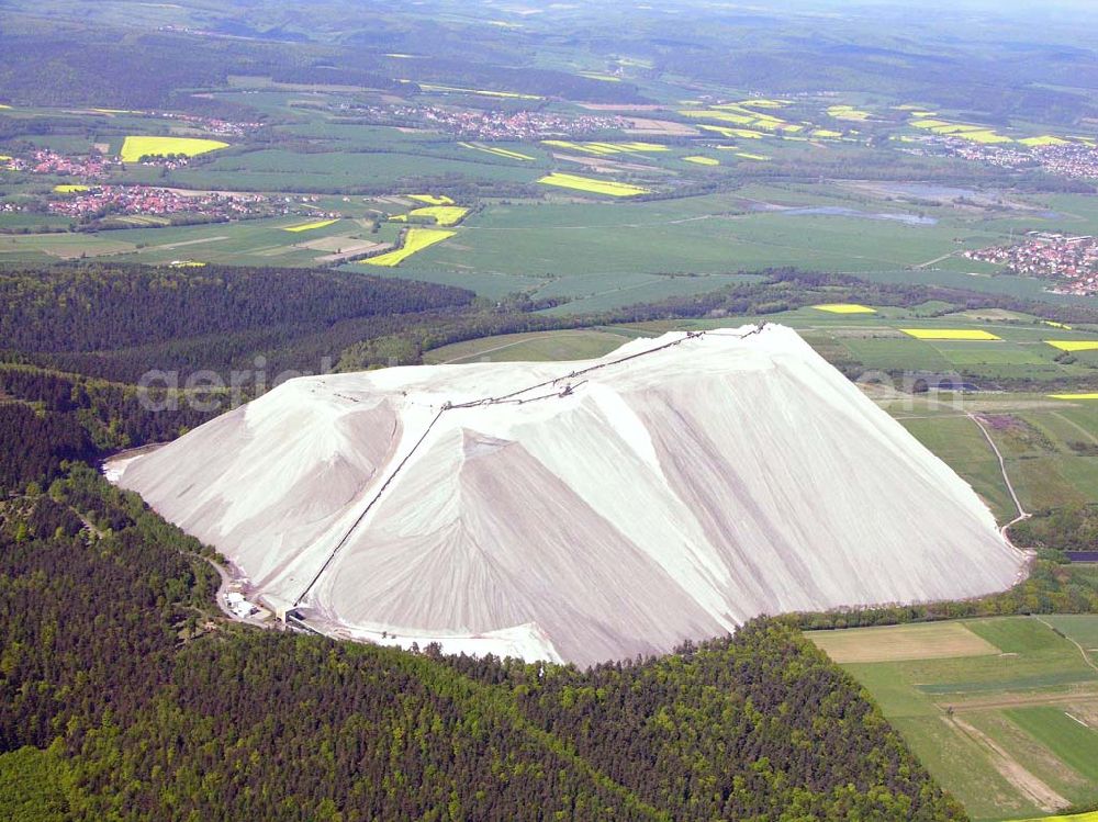 Aerial photograph Heringen - Blick auf den Monte Kali in 36266 Heringen. Der Monte Kali hat eine Höhe von 530m und wächst jeden Tag um weitere 13.000t nicht verwertbares Salz an.