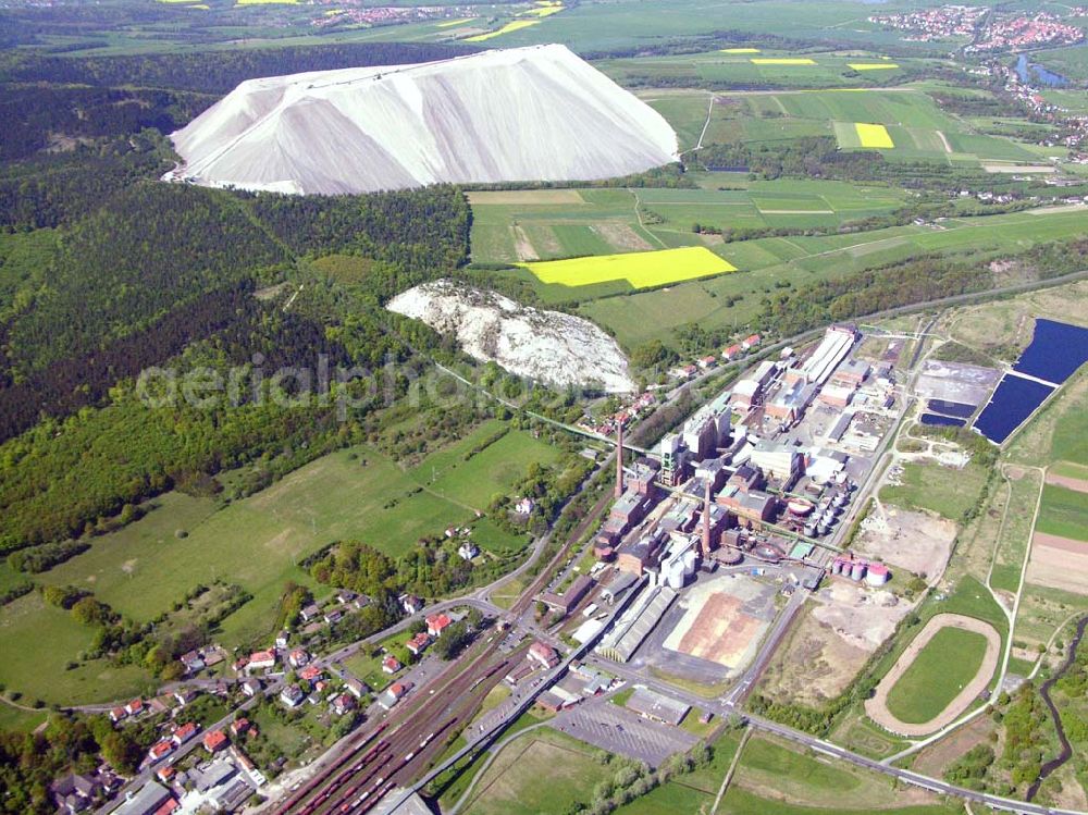 Aerial photograph Heringen - Blick auf 36266 Heringen. Im Hintergrund ist der Monte Kali zu sehen. Der Monte Kali hat eine Höhe von 530m und wächst jeden Tag um weitere 13.000t nicht verwertbares Salz an.