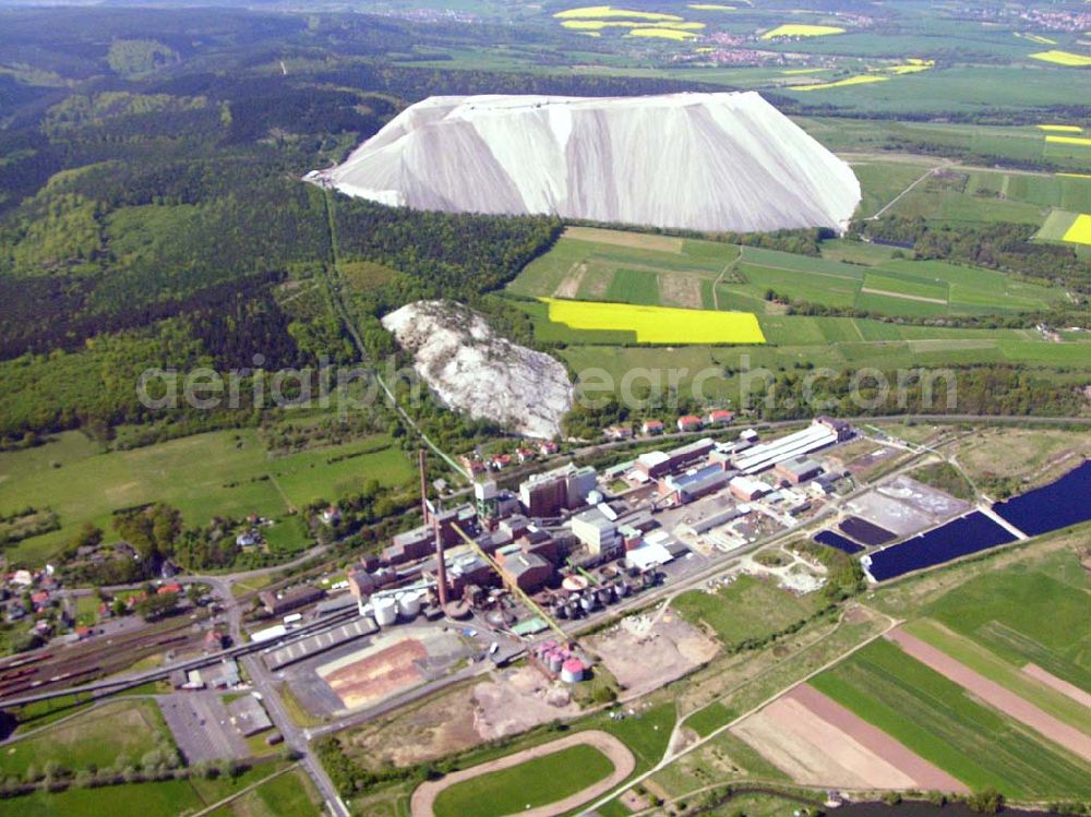 Heringen from above - Blick auf 36266 Heringen. Im Hintergrund ist der Monte Kali zu sehen. Der Monte Kali hat eine Höhe von 530m und wächst jeden Tag um weitere 13.000t nicht verwertbares Salz an.