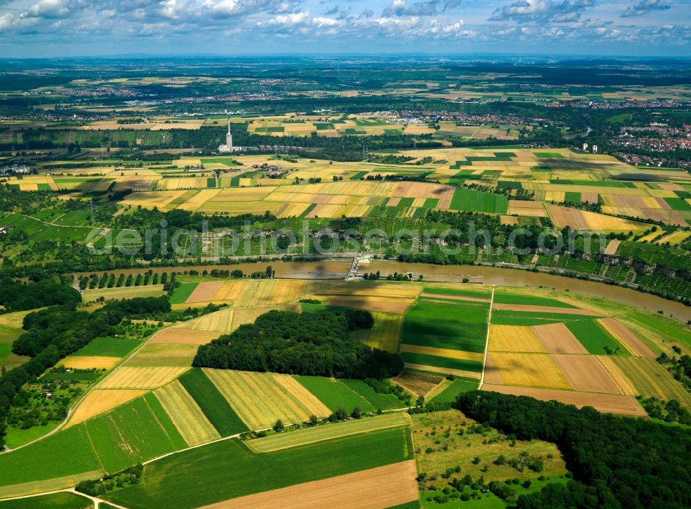 Aerial photograph Ludwigsburg - The river Neckar in the Poppenweiler part of Ludwigsburg in the state of Baden-Württemberg. It is the Eastern most part of the town on the right side of the river. On its riverbank there are several vineyards. It is surrounded by other villages and agricultural fields