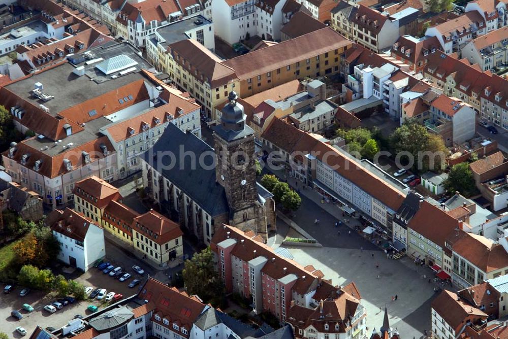 Gotha from above - Blick auf den Neumarkt und die Kirche St. Margarethen. Die aus dem 15. Jahrhundert stammende gotische Margarethenkirche am Neumarkt besitzt einen über 60 m hohen Turm und bietet einen weiten Blick rund in das Thüringer Land.