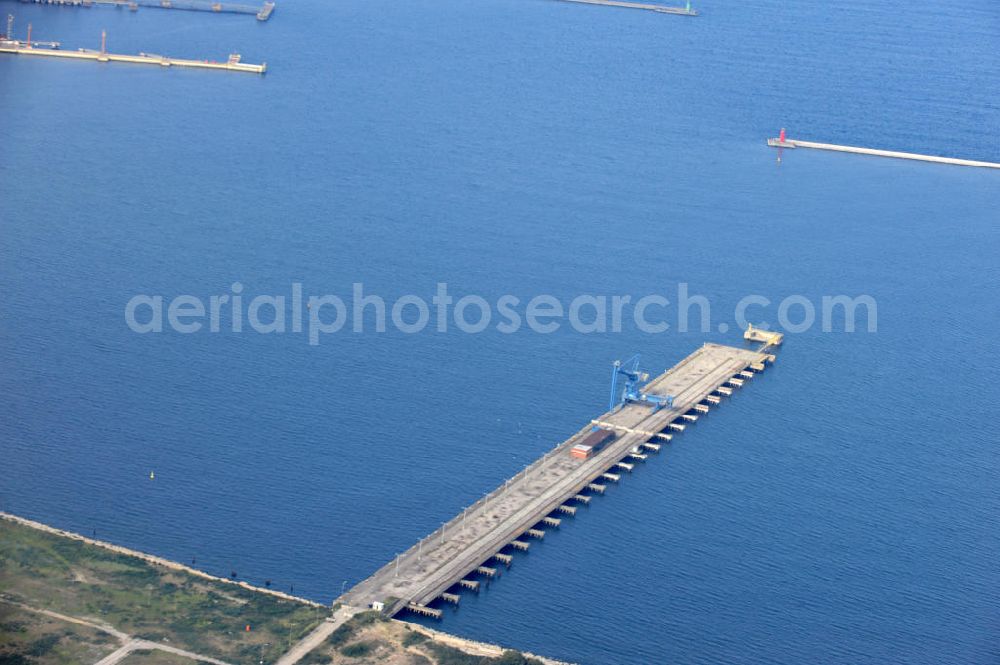 Aerial photograph Danzig / Gdansk - Der Ore Pier an der Ostsee in Danzig / Gdansk in Pommern / Pomorskie, Polen. The Ore Pier at the Baltic Sea in Gdansk in the Pomeranian Voivodeship / Pomorskie, Poland.