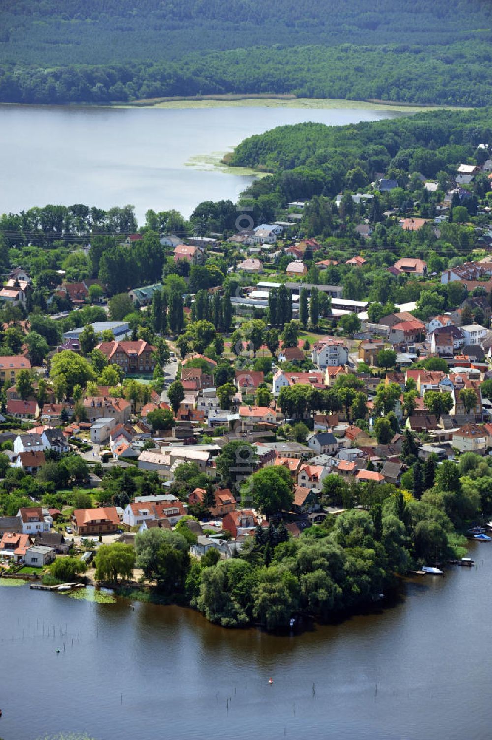 Aerial photograph Schwielowsee - View of the village Caputh in the municipality of Schwielowsee. The Lake Templin is connected with other lakes in the region of Potsdam-Mittelmark