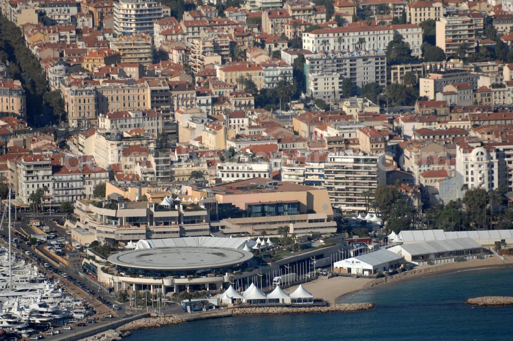 Aerial photograph Cannes - Blick auf der Palais des Festivals et des Congrès Cannes. Cannes ist eine Stadt mit ca. 70.200 Einwohnern (2006) in Südfrankreich an der Cote d' Azur im Département Alpes-Maritimes. Kontakt: Palais des Festivals et des Congrès de Cannes, 06403 Cannes, Tel. +33 (0)4 93 39 01 01, Fax +33 (0)4 93 99 37 34,