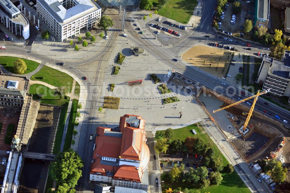 Aerial image Dresden - Der Postplatz ist ein zentraler Platz in Dresden und wichtiger Verkehrsknotenpunkt, vor allem für den öffentlichen Personennahverkehr. Er befindet sich in der Altstadt. Am Rand ist das Staatsschauspiel Dresden.// The post square is a central place in Dresden. It is located in the historic centre. The Dresden State Theatre is located nearby.