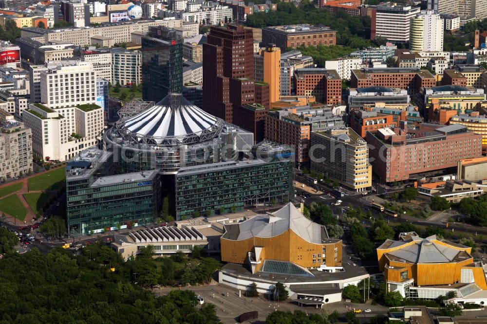 Aerial image Berlin - The new buildings with Kollhoff Tower, Bahn-Tower Sony Center at Potsdamer Platz is almost completed. The Parkkollonaden are incurred. In the foreground the Philharmonic and the Chamber Music Hall