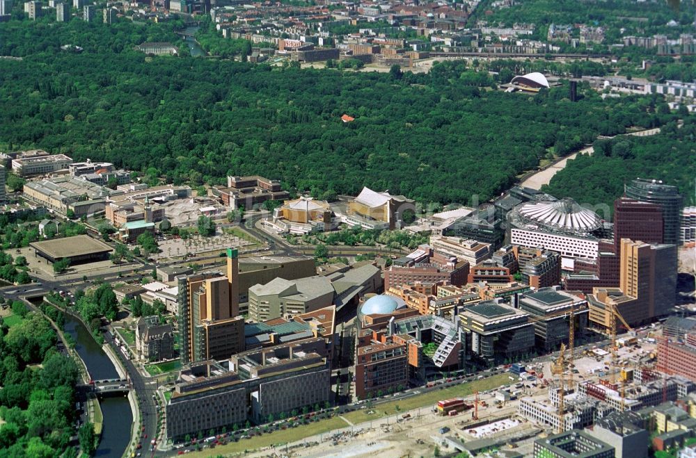 Berlin from above - The new buildings with Kollhoff Tower, train-Tower Sony Center at Potsdamer Platz in Berlin-Mitte is almost completed. With the Philharmonic, the Chamber Music Hall and other buildings of the Cultural Forum has emerged as an attractive cultural and commercial center at the Tiergarten