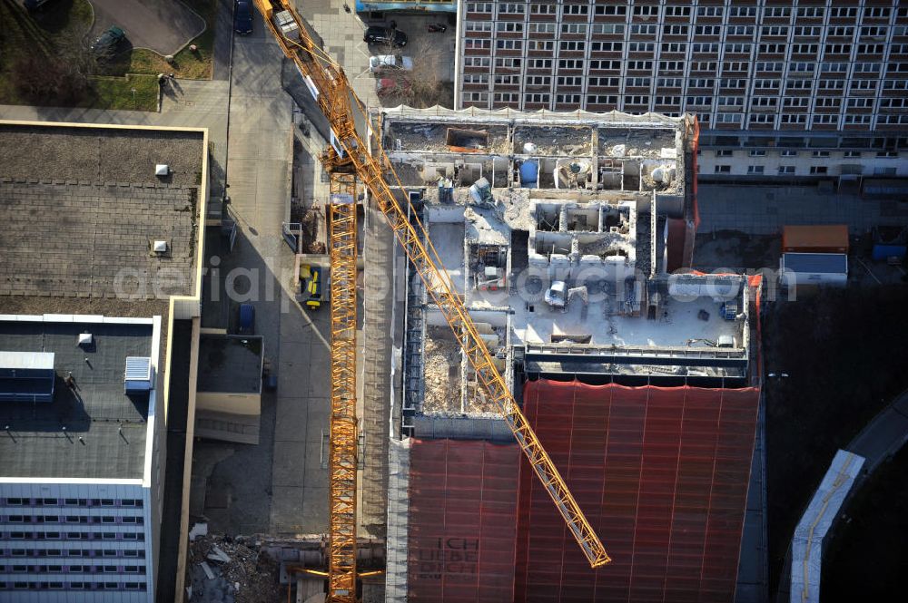 Aerial photograph Halle / Saale - View of the demolition of a residential twin tower of the Riebeckplatz 10 in Halle. The 22-storey residential building had to give way for a redesign of the Riebeckplatz. First, the building has been completely cleared and seeded. The Reinwald Entsorgungs company is responsible for decommissioning