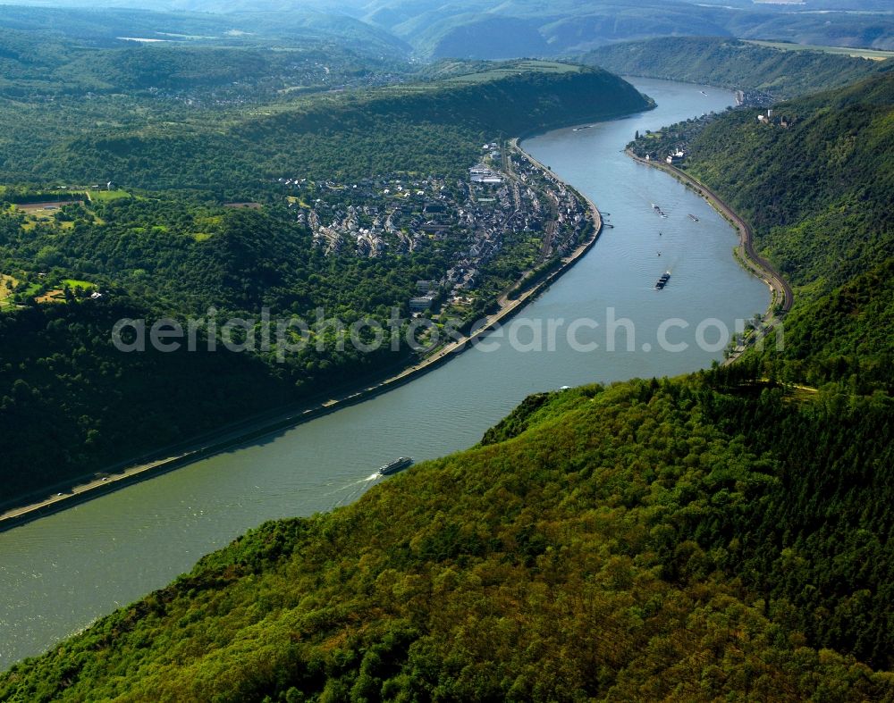 Aerial photograph Boppard - The Rhine and the district of Bad Salzig of the town of Boppard in the state of Rhineland-Palatinate. Bad Salzig is one of ten districts of the town on the left (west) side of the river. Railway tracks and the federal roads 9 and 42 are located on the steep riverbank. The historic Roman road runs along the river in this area