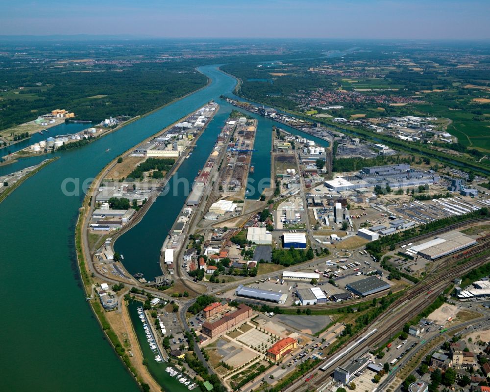 Kehl from the bird's eye view: The Rhine port in Kehl in the state of Baden-Württemberg. The port is located in the North of the city opposite the port of Strasbourg on the french side of the Rhine. It has been in place since 1842 and consists of 3 harbour pools and basins with a length of 12 km and a network of 42 km rail. The cargo handling is mainly on steel and iron goods