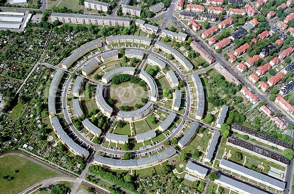 Aerial photograph Leipzig / Sachsen - Der Rundling in Lössnig - Wohnneubau im Süden von Leipzig Hannover Leasing, TULIPA Verwaltungsgesellschaft mbH & Co. Beteiligungs KG ,Wohnanlage Rundling mit 1.173 Mieteinheiten in Leipzig-Lößnig, Erbaut in den 30er Jahren, kernsaniert 1992-1997 , Leipziger Wohnungs- und Baugesellschaft mbH, Leipzig(LWB), eine 100%ige Tochtergesellschaft der Stadt Leipzig, GLORY Verwaltungsgesellschaft mbH & Co. Vermietungs KG (Objektgesellschaft)