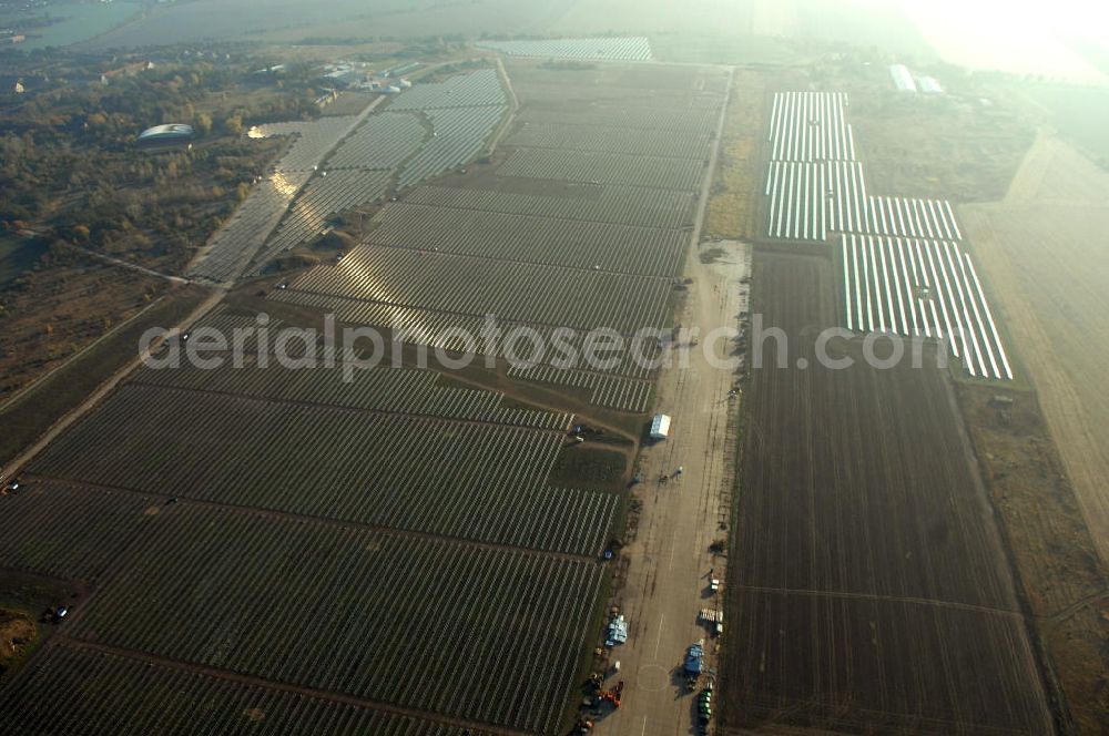 Aerial image Köthen - Blick auf den Solarpark. Auf einer Fläche von 55 Hektar ist es das bundesweit zweitgrößte Photovoltaik-Kraftwerk und wurde 2008 in Betrieb genommen. Die hochmoderne PV-Anlage besteht aus ca. 200.000 dünnschicht Solarmodulen der Firma First Solar. Betrieben wird das Feld von der juwi solar GmbH. Kontakt: juwi Holding AG, Energie-Allee 1, 55286 Wörrstadt, Tel. 06732 / 96 57- 0,