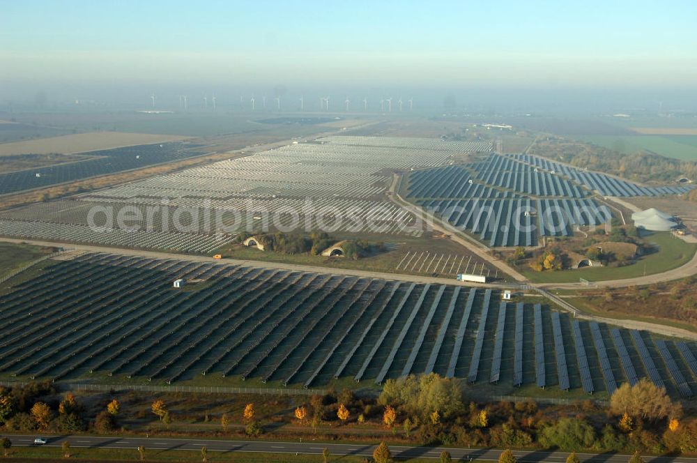 Aerial image Köthen - Blick auf den Solarpark. Auf einer Fläche von 55 Hektar ist es das bundesweit zweitgrößte Photovoltaik-Kraftwerk und wurde 2008 in Betrieb genommen. Die hochmoderne PV-Anlage besteht aus ca. 200.000 dünnschicht Solarmodulen der Firma First Solar. Betrieben wird das Feld von der juwi solar GmbH. Kontakt: juwi Holding AG, Energie-Allee 1, 55286 Wörrstadt, Tel. 06732 / 96 57- 0,