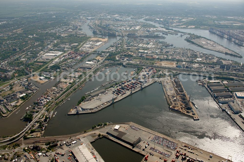 Hamburg from above - The district Steinwerder at the Norderelbe in the center of Hamburg. Steinwerder consitutes the eastern part of port Hamburg together with the district Kleiner Grasbrook