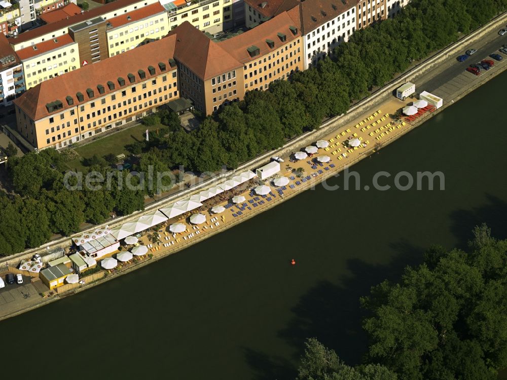 Aerial photograph Würzburg - The city beach in Würzburg in the state of Bavaria. The beach is located on the Ludwigs Quay, close to Ludwigs Bridge on the shores of the river main. It consists of a sand beach, bars and restaurants in close vicinity of residential buildings. It is open between April and September