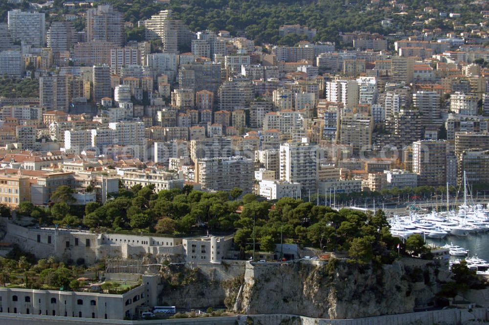 Aerial photograph MONACO - Blick auf den Stadtteil La Condamine mit dem Oceanographic Museum und Aquarium von Monaco / Musee Oceanographique et Aquarium de Monaco. Das Meeresmuseum wurde im Jahr 1910 von seinem Gründer Prince Albert I eröffnet. Das architektonische Meisterstückist in den Felsen gebaut und beträgt eine Höhe von 85 Metern. Insgesamt 11 Jahre wurde an dem Bauwerk gearbeitet. Das Museum bietet spektakuläre Einblicke in die Flora und Faune des Meeres. Kontakt: Oceanographic Museum & Aquarium, Avenue Saint - Martin, MC 98000 Monaco, Tel. +377(0)93 15 36 00, Fax +377(0)93 50 52 97, Email: musee@oceano.mc