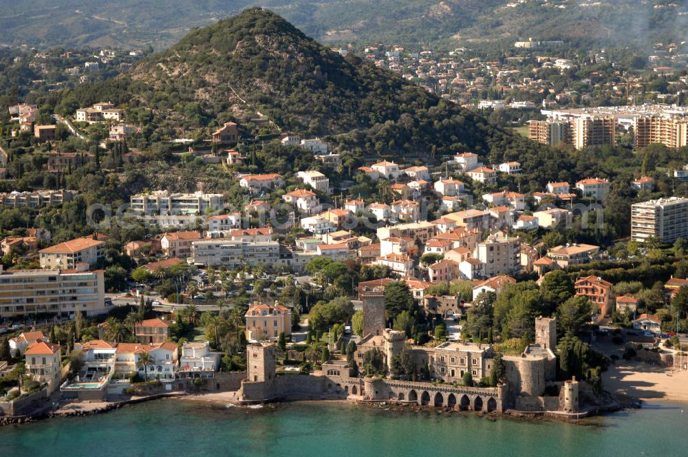 Aerial image Mandelieu-la-Napoule - Blick auf der Stadtteil La Napoule von Mandelieu-la-Napoule mit dem Chateau de la Napoule / Schloss La Napoule.