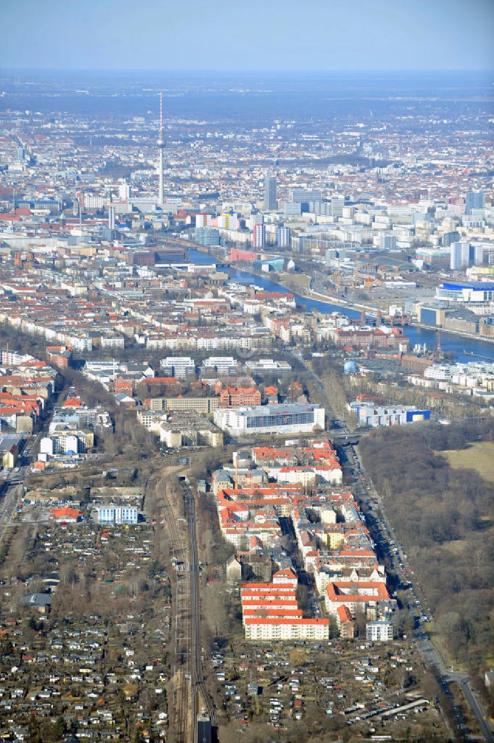 Berlin from the bird's eye view: View at the Treptow district of Berlin at the Köpenicker country road with the course of the Spree river