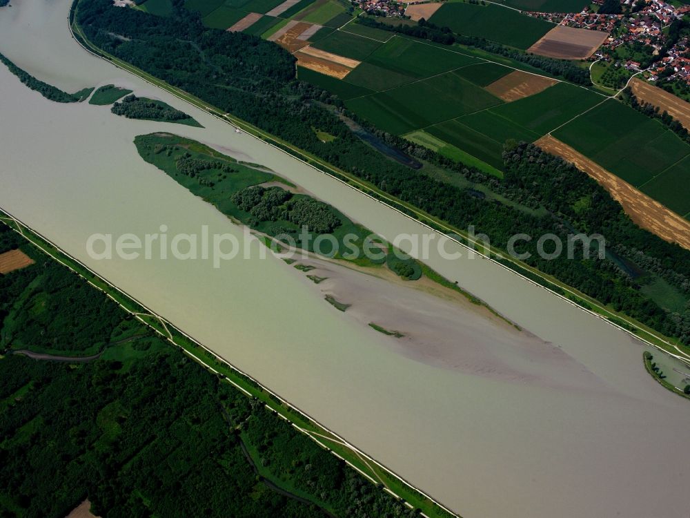 Ering from the bird's eye view: The lake of the power plant Ering-Frauenstein in the community of Erin in the state of Bavaria. The power plant is run by the Austrian-Bavarian power plant company. It is located on the lower Inn. The facilities are located in Lower Bavaria as well as Upper Austria