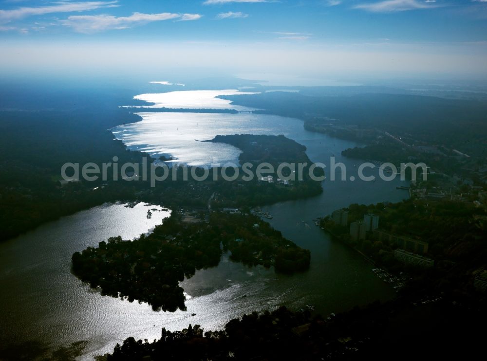 Potsdam from the bird's eye view: The lake Templiner See in Potsdam in the state of Brandenburg. The lake is part of a chain of connected lakes in the area of the middle part of the river Havel. View from Potsdam South, the peninsula belongs to the town of Templin which is now a part of Potsdam