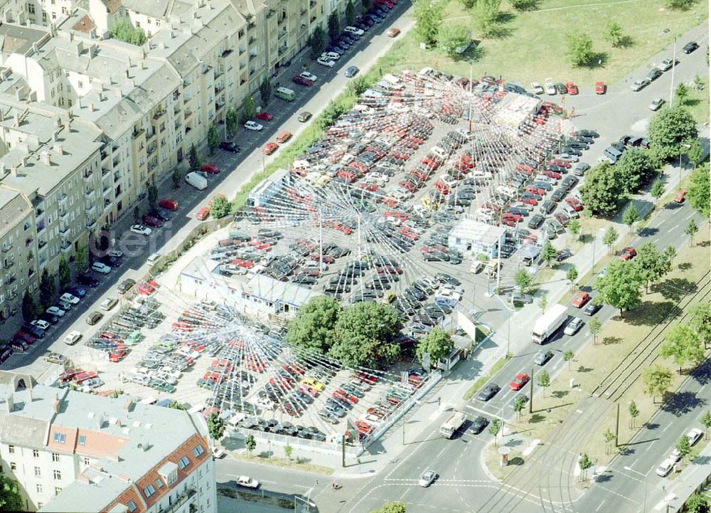 Aerial photograph Berlin - Prenzlauer Berg - DER TOP AUTOMARKT an der Bornholmer Brücke in Berlin-Prenzlauer Berg.