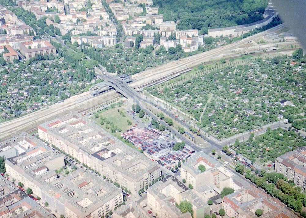 Aerial image Berlin - Prenzlauer Berg - DER TOP AUTOMARKT an der Bornholmer Brücke in Berlin-Prenzlauer Berg.