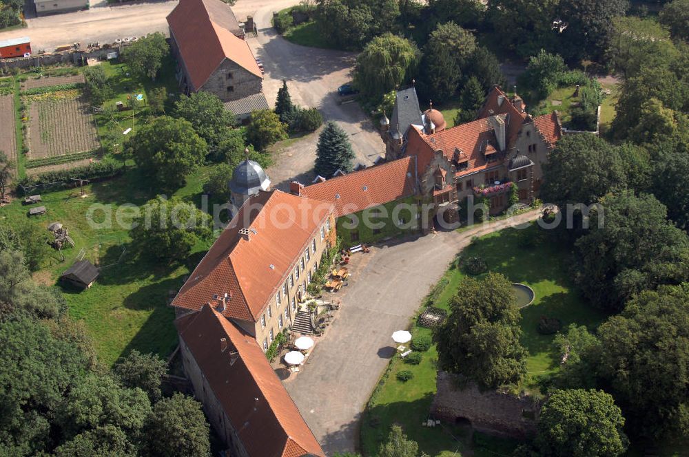 Aerial image Bebertal (Landkreis Börde) - Der umfangreiche Burgkomplex wurde erstmals Anfang des 13. Jahrhunderts erwähnt. Heute können Besucher die Außenanlagen jederzeit besichtigen. Gartenfestivals, Vorträge, Führungen, Flohmärkte und ein Schloss-Café laden zu zahlreichen Terminen Gäste ein.