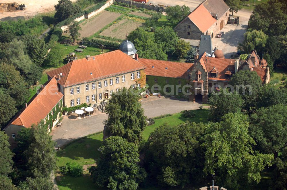 Aerial image Bebertal (Landkreis Börde) - Der umfangreiche Burgkomplex wurde erstmals Anfang des 13. Jahrhunderts erwähnt. Heute können Besucher die Außenanlagen jederzeit besichtigen. Gartenfestivals, Vorträge, Führungen, Flohmärkte und ein Schloss-Café laden zu zahlreichen Terminen Gäste ein.