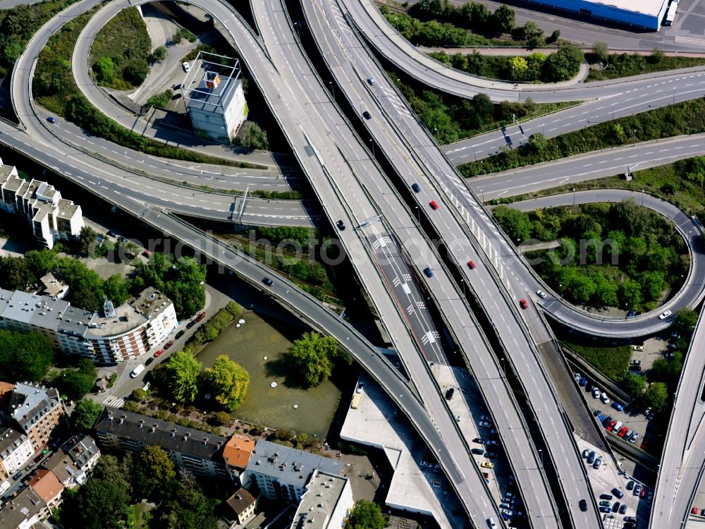 Mannheim from above - The traffic junction at the Rheinuferstraße in Mannheim in the state of Baden-Württemberg. The street meets the L523 and the federal highway 44 which crosses the river Rhine