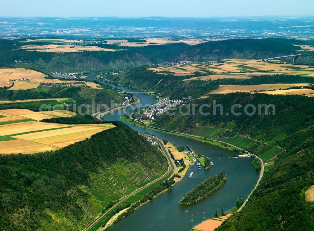 Oberfell from above - The river Moselle near Oberfell in the state of Rhineland-Palatinate. The Moselle is the biggest side river of the Rhine and is characterised by its deep valley in the area. The name Terrassenmosel - terrace moselle - stems from these environmental circumstances. Located in the valley and on its shores are small cities and villages, as well as vineyards and acres