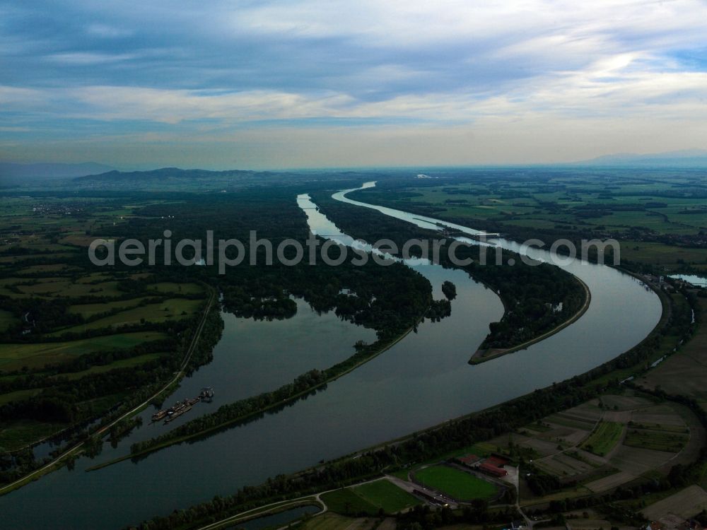 Ortenaukreis from the bird's eye view: The run of the Rhine in the county district of Ortenaukreis in the state of Baden-Württemberg. The river runs very broadly and is characterised by side arms and islands. It forms the border between Germany and France in this area and is used for shipping and transportation