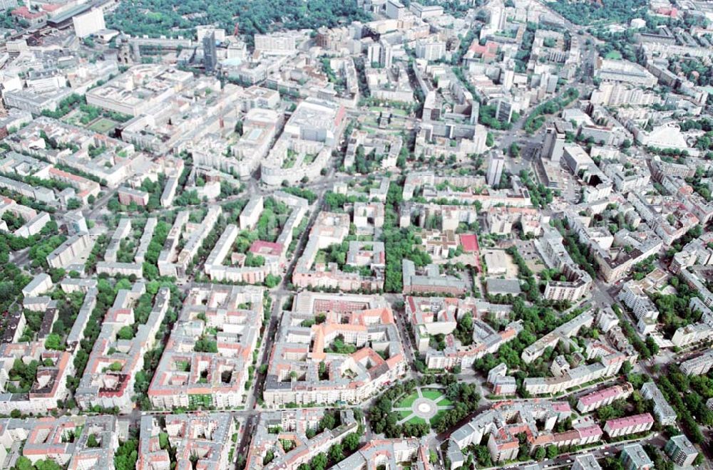 Berlin / Charlottenburg from above - Gebäudeensemble Ansbacher Carreé Vordergrund: Viktoria-Luise-Platz Hintergrund:Wittenbergplatz/KaDeWe, Gedächniskirche/Europa-Center Charlottenburg / Berlin