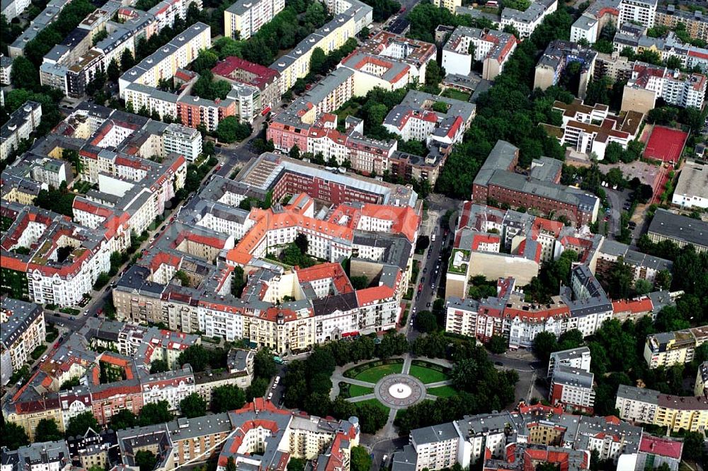 Berlin / Charlottenburg from the bird's eye view: Gebäudeensemble Ansbacher Carreé Vordergrund: Viktoria-Luise-Platz Hintergrund:Wittenbergplatz/KaDeWe, Gedächniskirche/Europa-Center Charlottenburg / Berlin