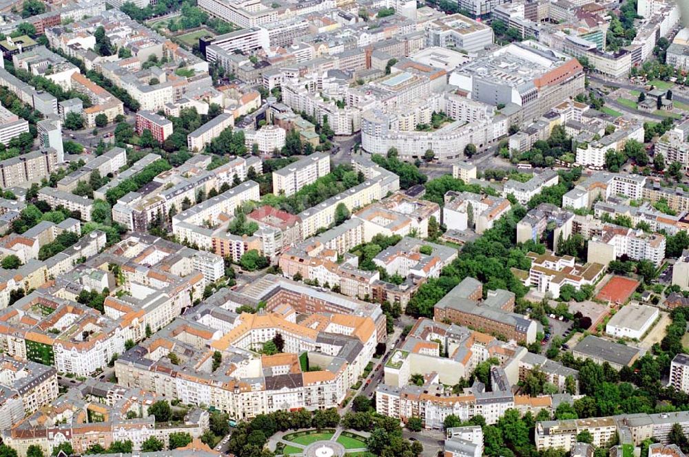 Aerial image Berlin / Charlottenburg - Gebäudeensemble Ansbacher Carreé Vordergrund: Viktoria-Luise-Platz Hintergrund:Wittenbergplatz/KaDeWe, Gedächniskirche/Europa-Center Charlottenburg / Berlin