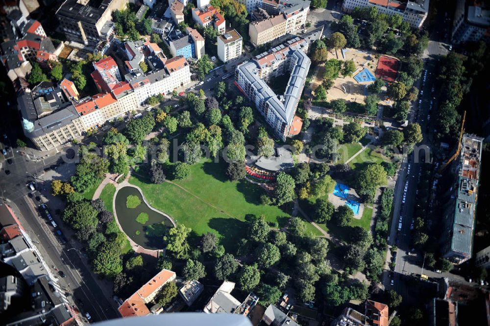 Aerial photograph Berlin Mitte - Der Volkspark am Weinberg auch Weinbergspark genannt an der Brunnenstraße in Berlin-Mitte. The Weinbergspark at the Brunnenstrasse in Berlin-Mitte.