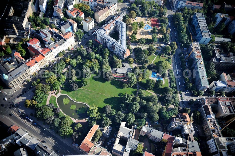 Berlin Mitte from above - Der Volkspark am Weinberg auch Weinbergspark genannt an der Brunnenstraße in Berlin-Mitte. The Weinbergspark at the Brunnenstrasse in Berlin-Mitte.