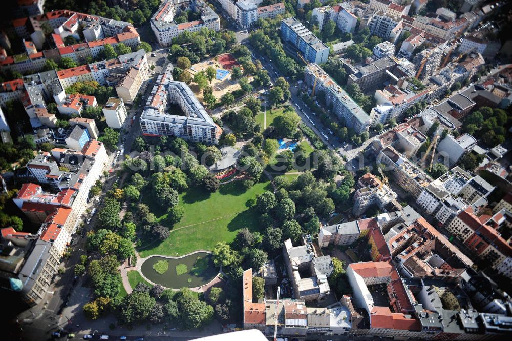 Berlin Mitte from the bird's eye view: Der Volkspark am Weinberg auch Weinbergspark genannt an der Brunnenstraße in Berlin-Mitte. The Weinbergspark at the Brunnenstrasse in Berlin-Mitte.