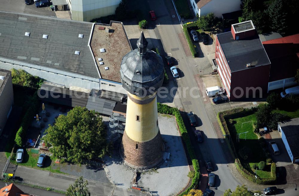 Aerial image Frankfurt am Mai OT Rödelheim - Der Wasserturm am Schultheißenweg Ecke Seegewann in Frankfurt-Rödelheim. The water tower at the Schultheissenweg in Frankfurt-Roedelheim.