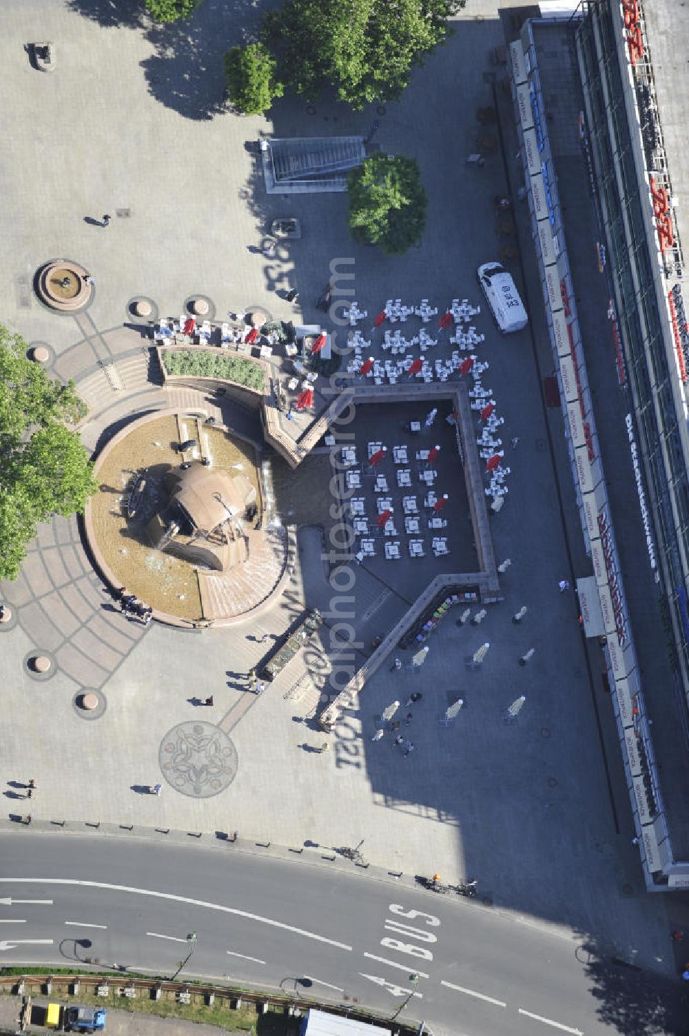 Aerial image Berlin - The Weltkugelbrunnen is a well near the Europa-Center at the square Breitscheidplatz