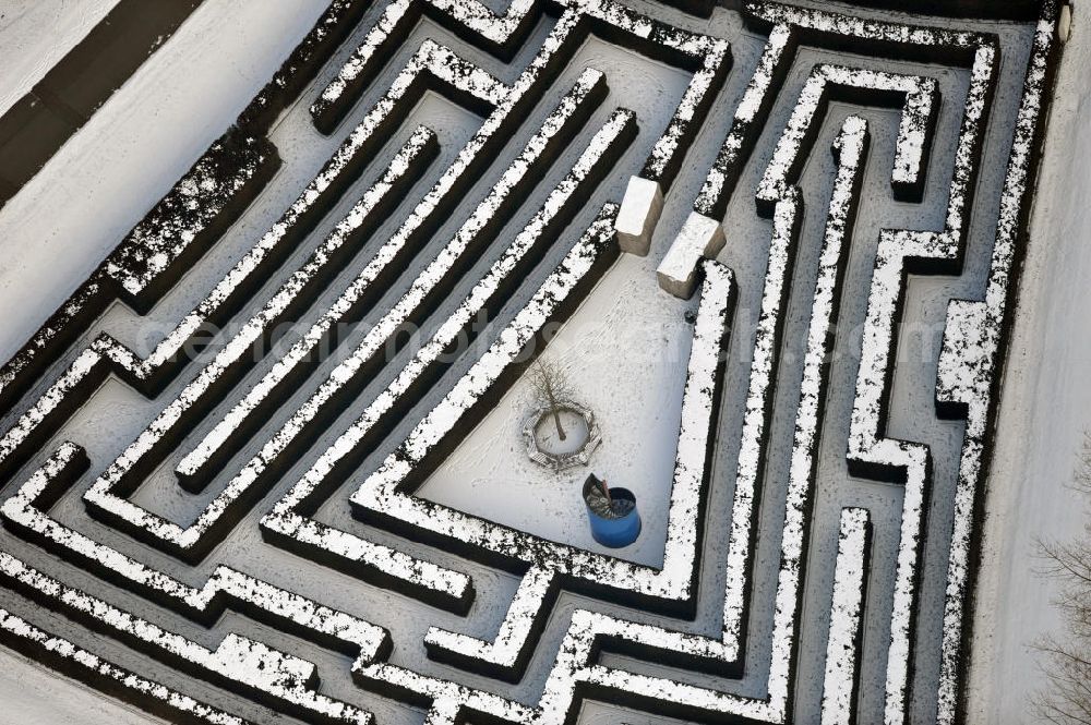 Aerial photograph Berlin - Wintry Labyrinth area of the Marzahn Recreational Park