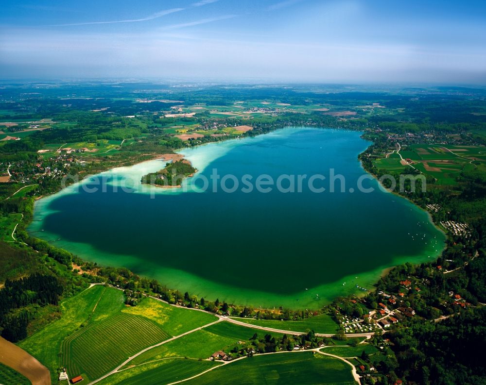 Schlagenhofen from the bird's eye view: The lake Wörthsee in Schlagenhofen in Upper Bavaria in the state of Bavaria. The lake is located in a region consisting of five lakes. There are five public swimming sites, otherwise the lake is Wolfgang Gerberely owned. The small island is the mouse island