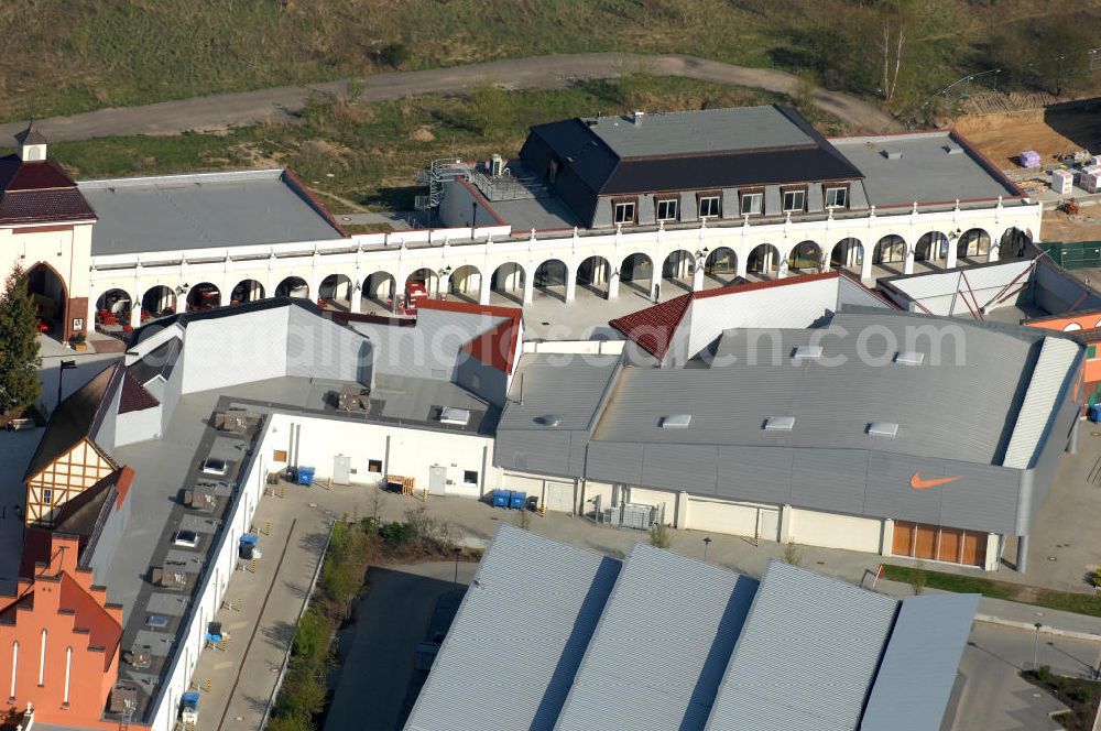 Wustermark OT Elstal from the bird's eye view: Blick auf das Designer Outlet Berlin. Das im Stil eines Dorf errichtete Outlet, ist ein Projekt der Einwicklungs- und Betreibergesellschaft McArthurGlen gemeinsam mit Henderson Global Investors. View of the Berlin Designer Outlet in Elstal.