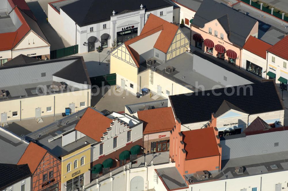 Aerial image Wustermark OT Elstal - Blick auf das Designer Outlet Berlin. Das im Stil eines Dorf errichtete Outlet, ist ein Projekt der Einwicklungs- und Betreibergesellschaft McArthurGlen gemeinsam mit Henderson Global Investors. View of the Berlin Designer Outlet in Elstal.