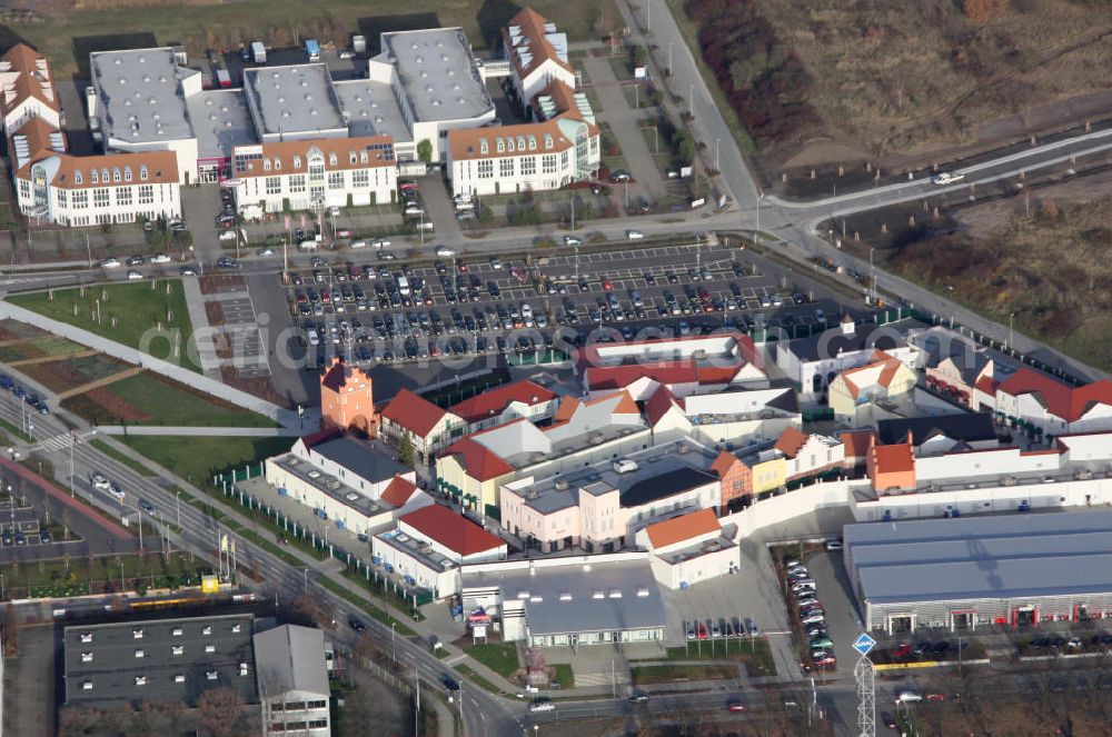 Aerial image Wustermark - B5 Designer Outlet Center. Im Jahr 2009 errichtetes Gewertbegebiet in Form eines Historischen Dorfes. Es werden vornehmlich Textilien angeboten.Derzeit (2010) wird das Gelände erweitert.