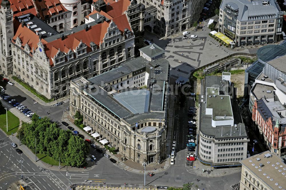 Aerial image Leipzig - Die Niederlassung der Deutschen Bank in Leipzig (links) und das Merkurhaus, das als Veranstaltungsstätte genutzt wird. The headquarters of the Deutsche Bank in Leipzig (left) and the Mercury House, which is used as a venue.