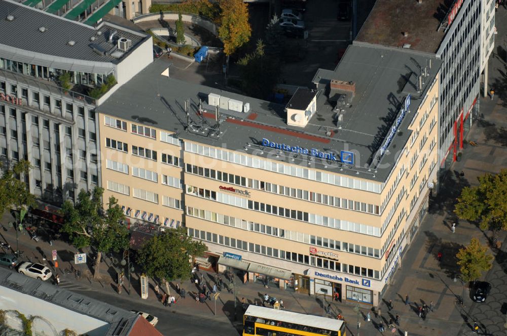 Aerial image Berlin - Blick auf die Deutsche Bank Privat- und Geschäftskunden AG Filiale am Wittenbergplatz an der Tauentzienstr. 1 in 10789 Berlin. Filialleiter: Herr Torsten Scheibe