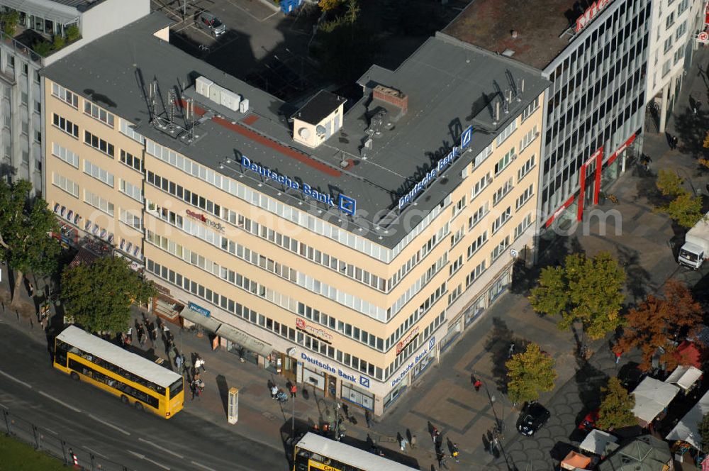 Aerial photograph Berlin - Blick auf die Deutsche Bank Privat- und Geschäftskunden AG Filiale am Wittenbergplatz an der Tauentzienstr. 1 in 10789 Berlin. Filialleiter: Herr Torsten Scheibe