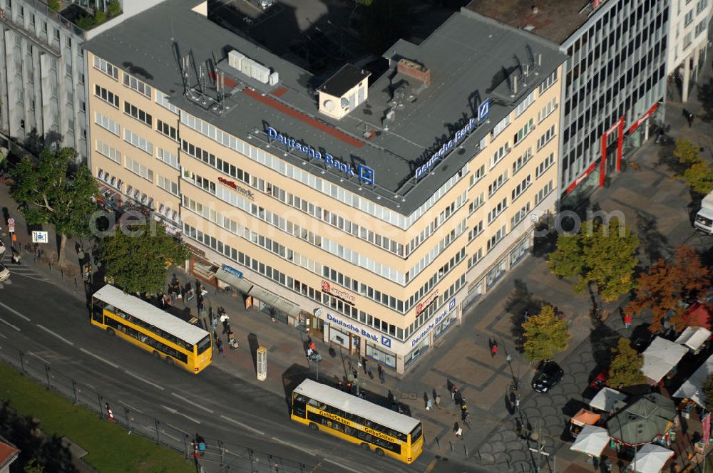 Berlin from above - Blick auf die Deutsche Bank Privat- und Geschäftskunden AG Filiale am Wittenbergplatz an der Tauentzienstr. 1 in 10789 Berlin. Filialleiter: Herr Torsten Scheibe