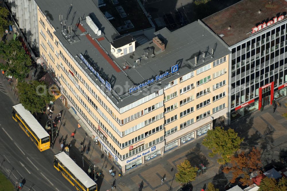 Aerial image Berlin - Blick auf die Deutsche Bank Privat- und Geschäftskunden AG Filiale am Wittenbergplatz an der Tauentzienstr. 1 in 10789 Berlin. Filialleiter: Herr Torsten Scheibe