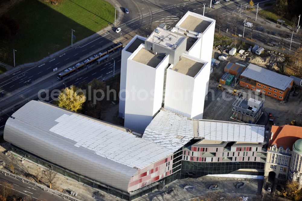 Aerial image Leipzig - Blick auf den Standort der Deutschen Nationalbibliothek in Leipzig, mit dem Bücherturm und dem vierten Erweiterungsbau. Die Bibliothek in Leipzig wurde 1912 als Deutsche Bücherei gegründet und mit der Wiedervereinigung Deutschlands 1989 mit der Deutschen Bibliothek in Frankfurt am Main zusammengeschlossen Im Jahr 2006 erfolgte die Umbenennung in die Deutsche Nationalbibliothek, die heute Standorte in Leipzig, Frankfurt am Main und Berlin hat und unter an derem das Deutsche Musikarchiv beherbergt. Der Erweiterungsbau in Leipzig wurde 2010 eröffnet. View to an location of the German National Library in Leipzig.